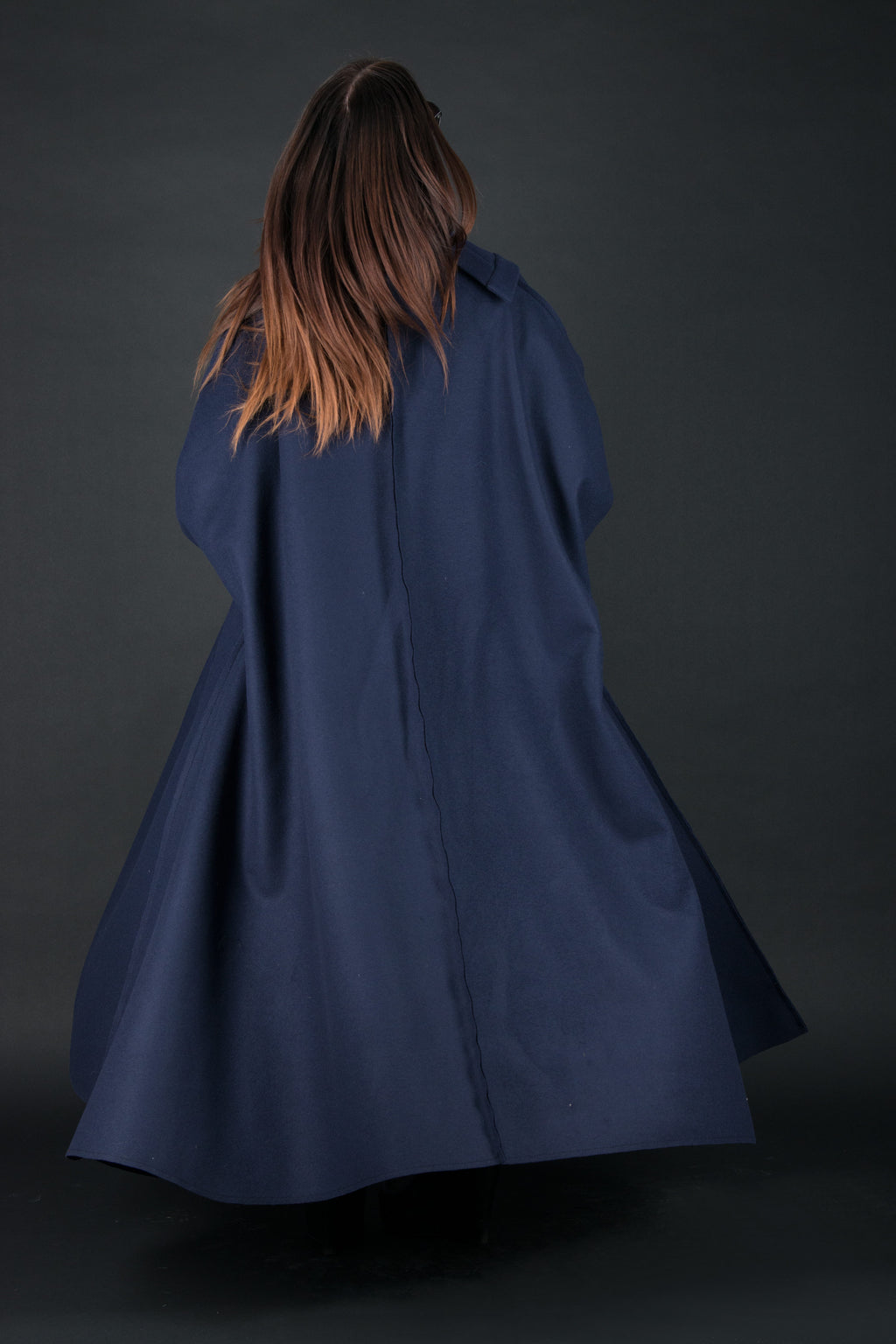 Dark blue sleeveless wool-blend cape with single-button closure and side pockets - cashmere-like feel, Carly | EUG Fashion #dark-blue
