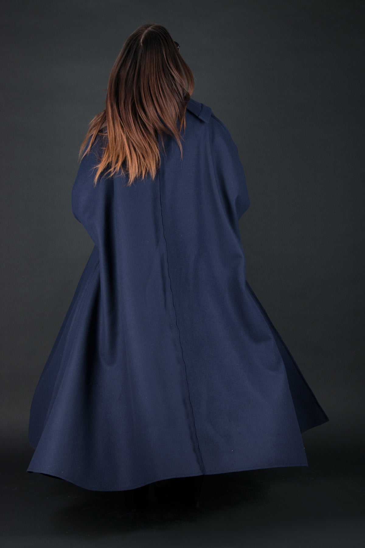 Dark blue sleeveless wool-blend cape with single-button closure and side pockets - cashmere-like feel, Carly | EUG Fashion #dark-blue
