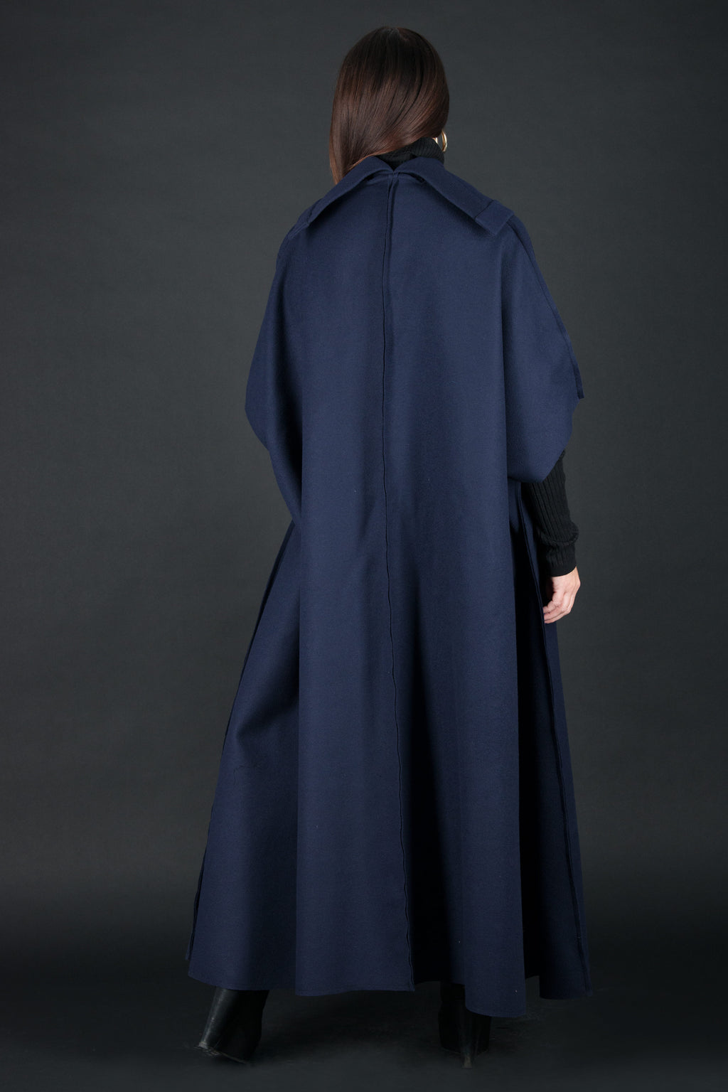 Dark blue sleeveless wool-blend cape with single-button closure and side pockets - cashmere-like feel, Carly | EUG Fashion #dark-blue
