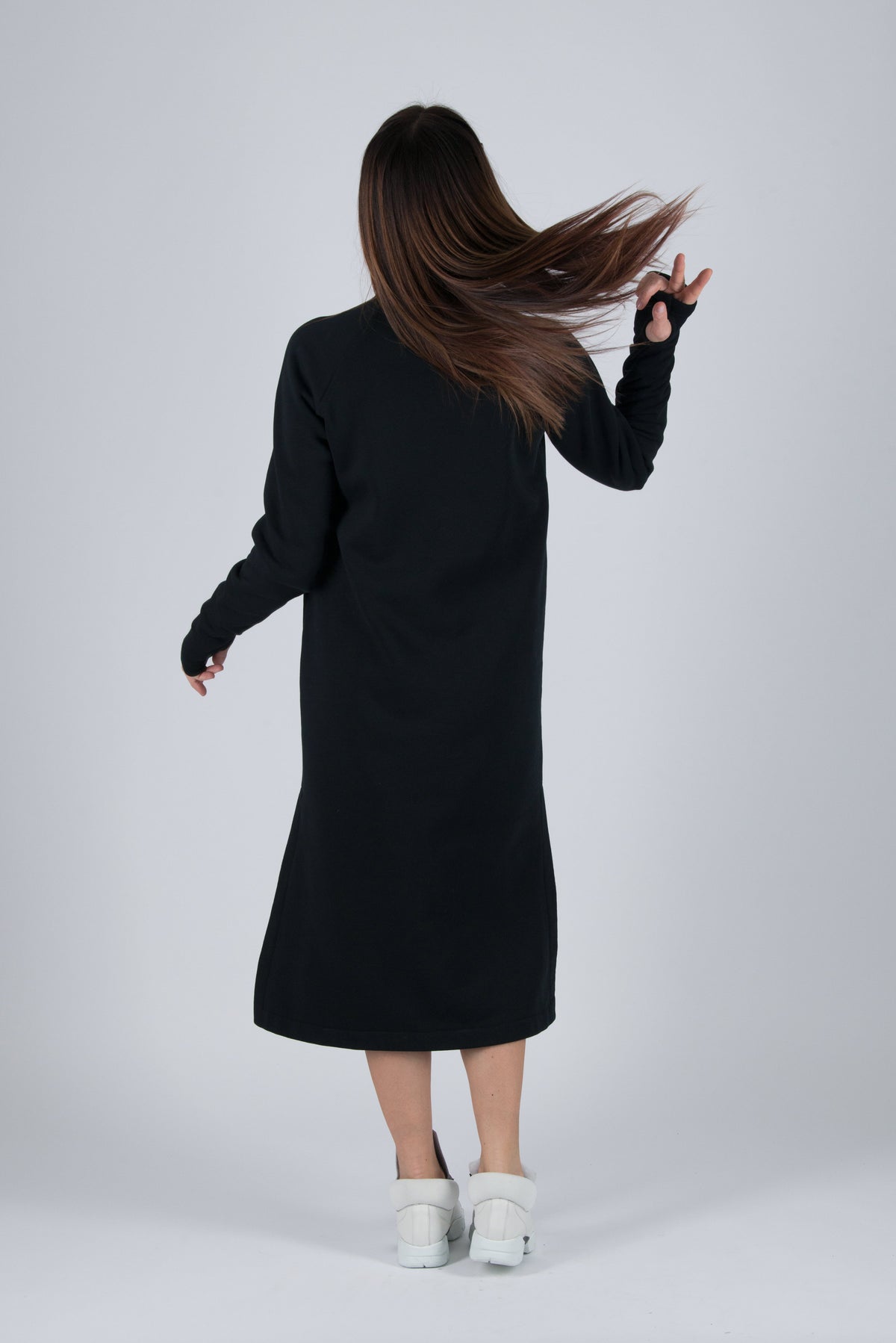 Black wadded cotton sweatshirt dress with Japanese script print and side pockets - casual sporty everyday style, Izabel | EUG Fashion #black
