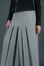 Black and white houndstooth wide-leg pants - front pleats, ankle length and back zip fastening, COLLIN | EUG Fashion #houndstooth
