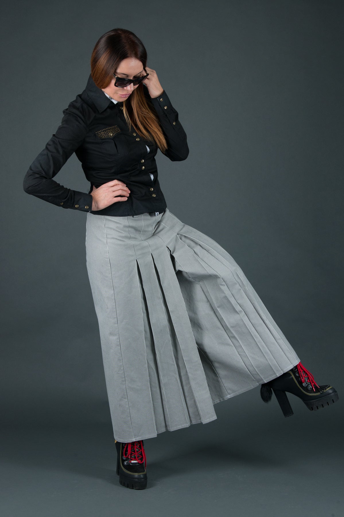 Black and white houndstooth wide-leg pants - front pleats, ankle length and back zip fastening, COLLIN | EUG Fashion #houndstooth