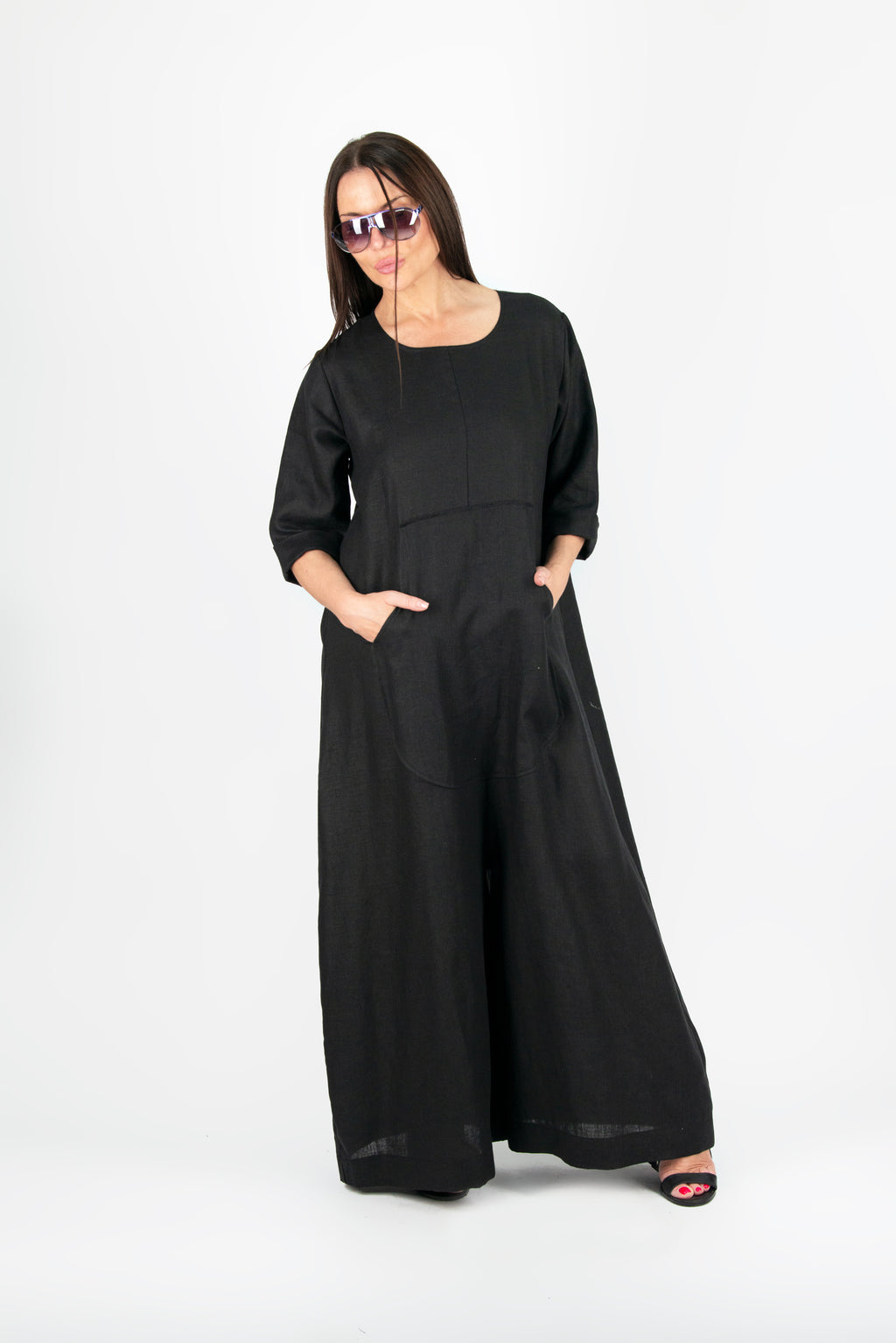 Woman wearing a black jumpsuit with pockets - EUG fashion