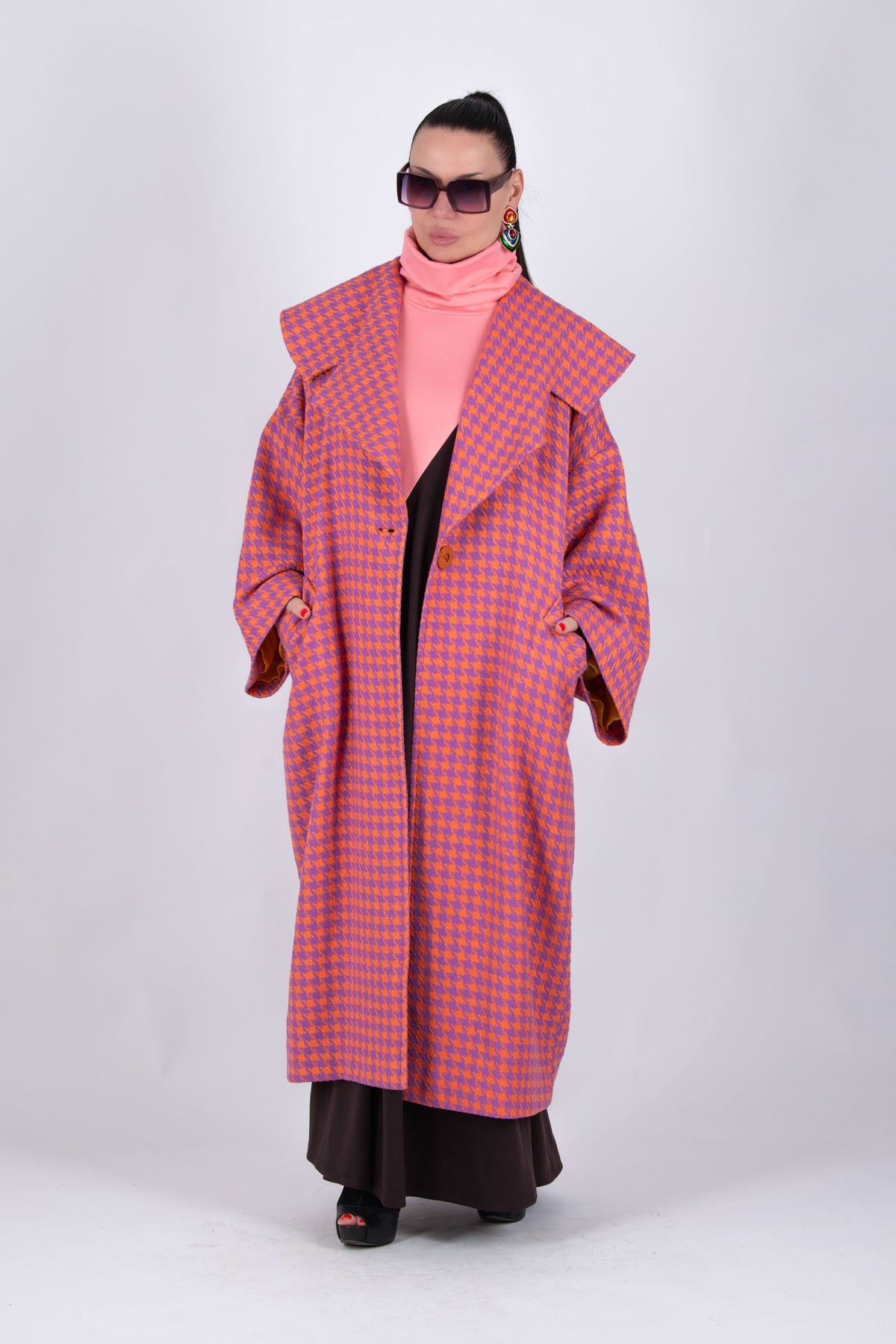 Pink-orange houndstooth cape coat with contrasting lining and wide sleeves - loose silhouette, Siri | EUG Fashion