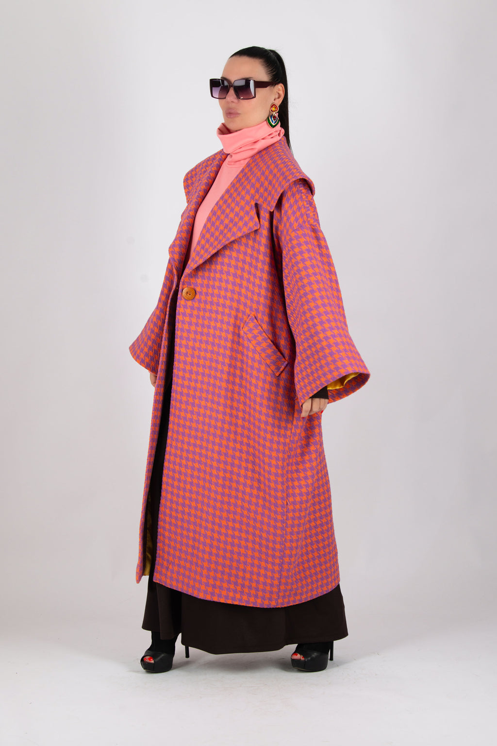 Pink-orange houndstooth cape coat with contrasting lining and wide sleeves - loose silhouette, Siri | EUG Fashion