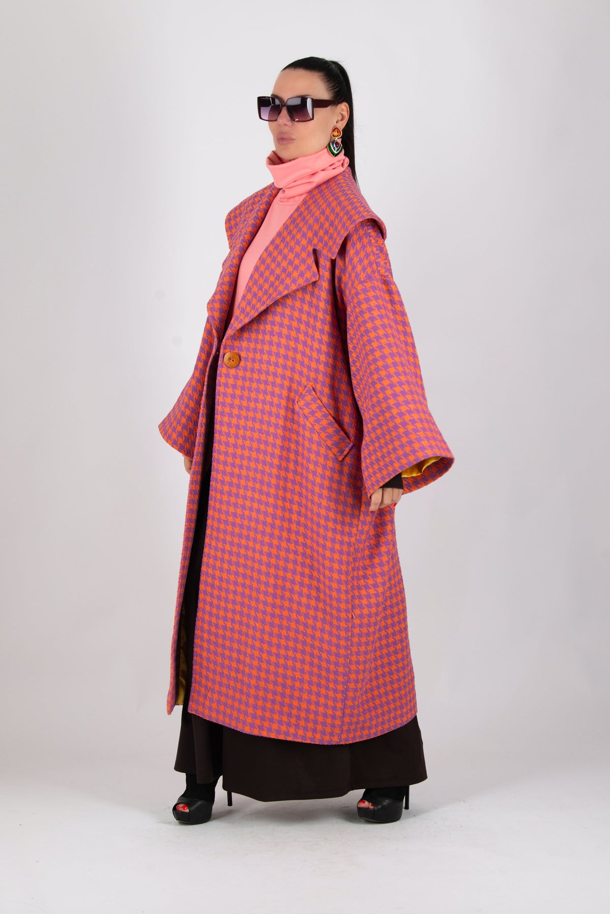 Pink-orange houndstooth cape coat with contrasting lining and wide sleeves - loose silhouette, Siri | EUG Fashion