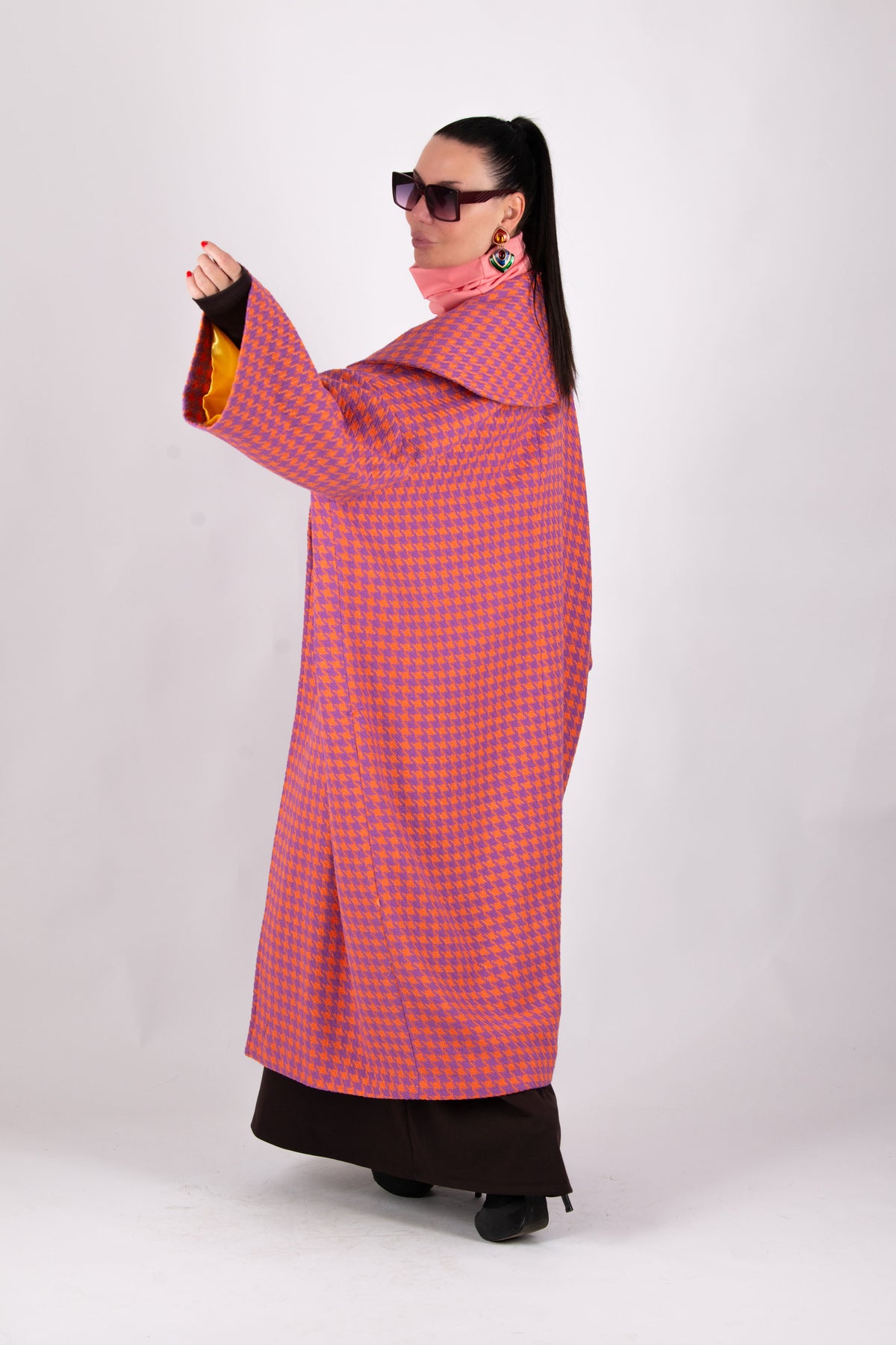 Pink-orange houndstooth cape coat with contrasting lining and wide sleeves - loose silhouette, Siri | EUG Fashion