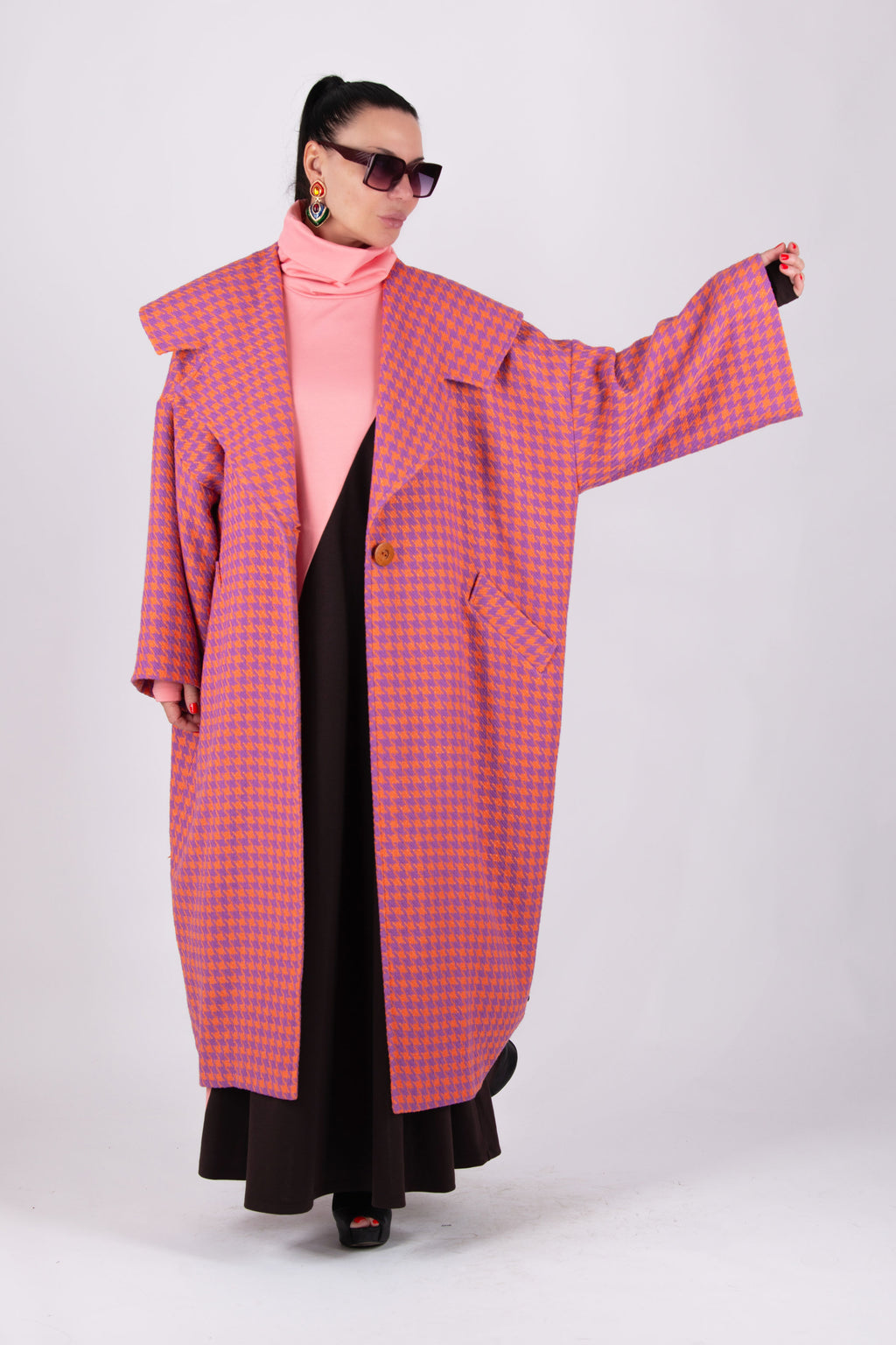 Pink-orange houndstooth cape coat with contrasting lining and wide sleeves - loose silhouette, Siri | EUG Fashion