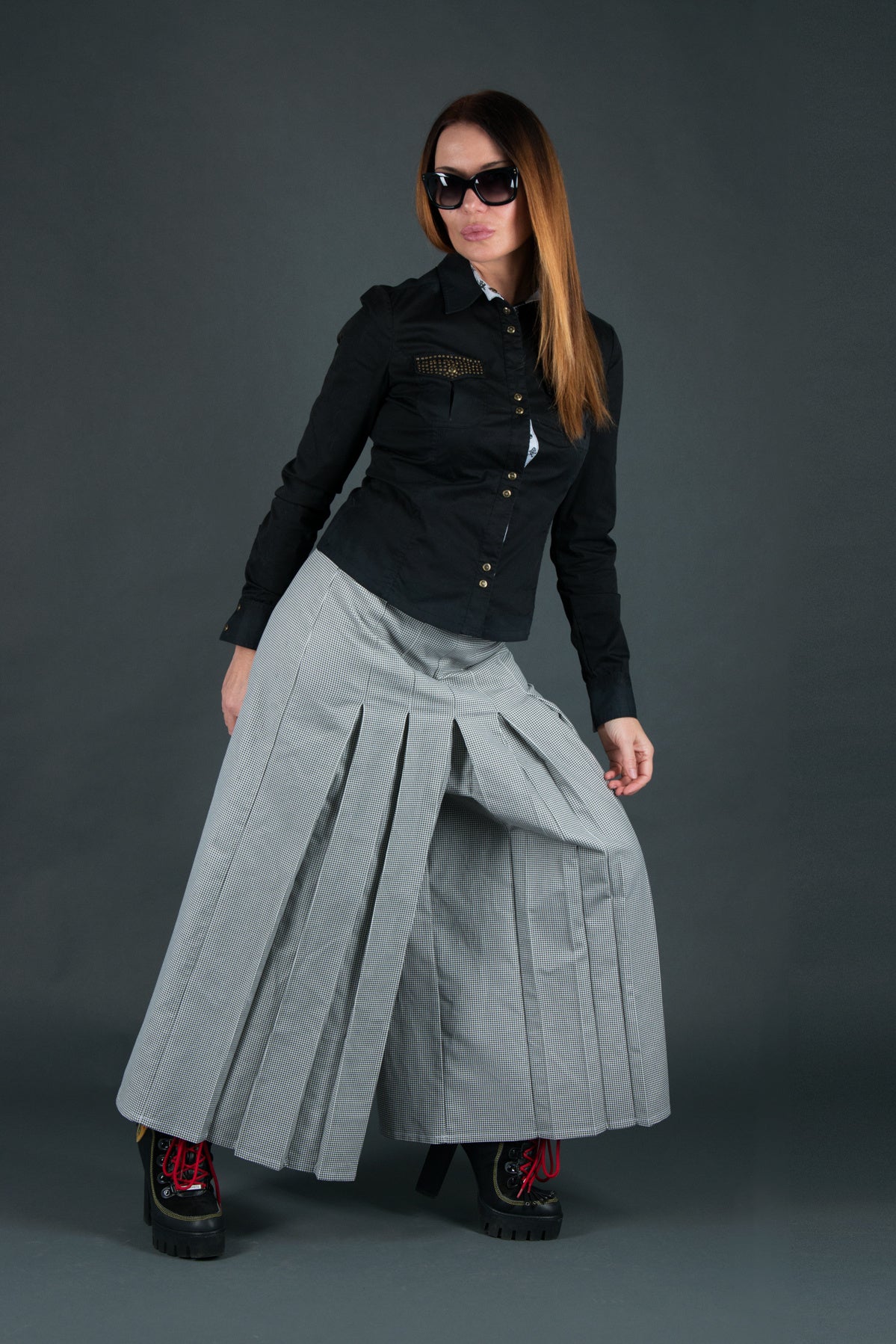 Black and white houndstooth wide-leg pants - front pleats, ankle length and back zip fastening, COLLIN | EUG Fashion #houndstooth