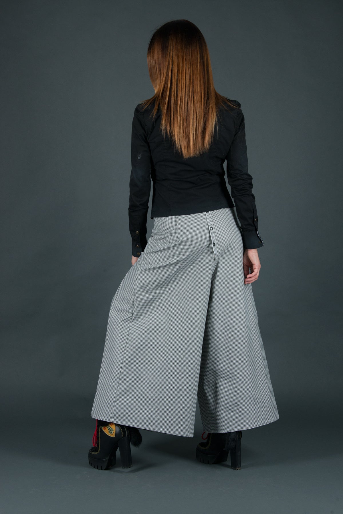 Black and white houndstooth wide-leg pants - front pleats, ankle length and back zip fastening, COLLIN | EUG Fashion #houndstooth