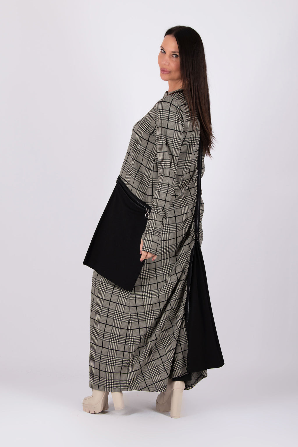 Plaid maxi dress - black and beige pattern, large black pockets, gathered back panel and thumb-hole sleeves, Lara | EUG Fashion #plaid