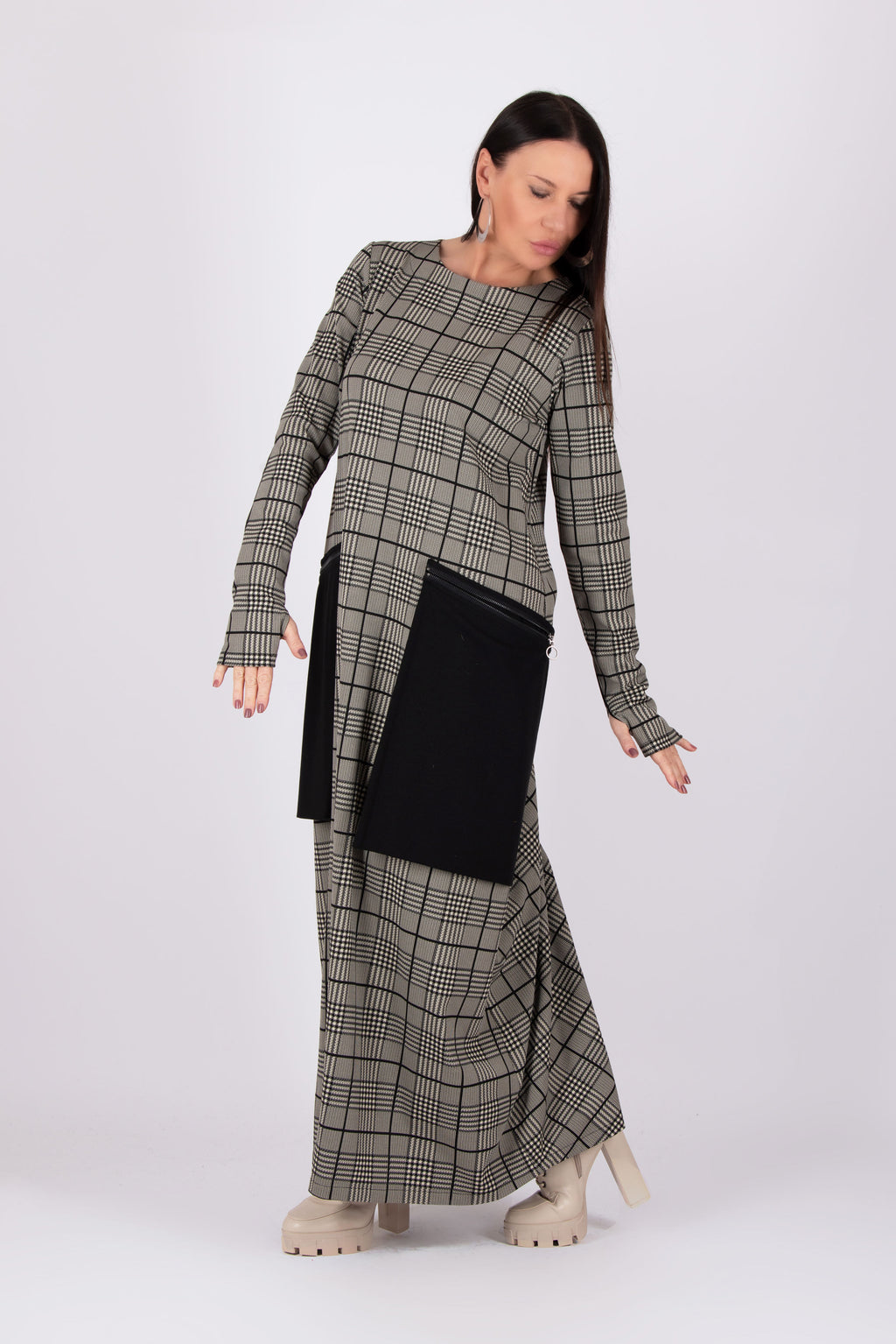 Plaid maxi dress - black and beige pattern, large black pockets, gathered back panel and thumb-hole sleeves, Lara | EUG Fashion #plaid