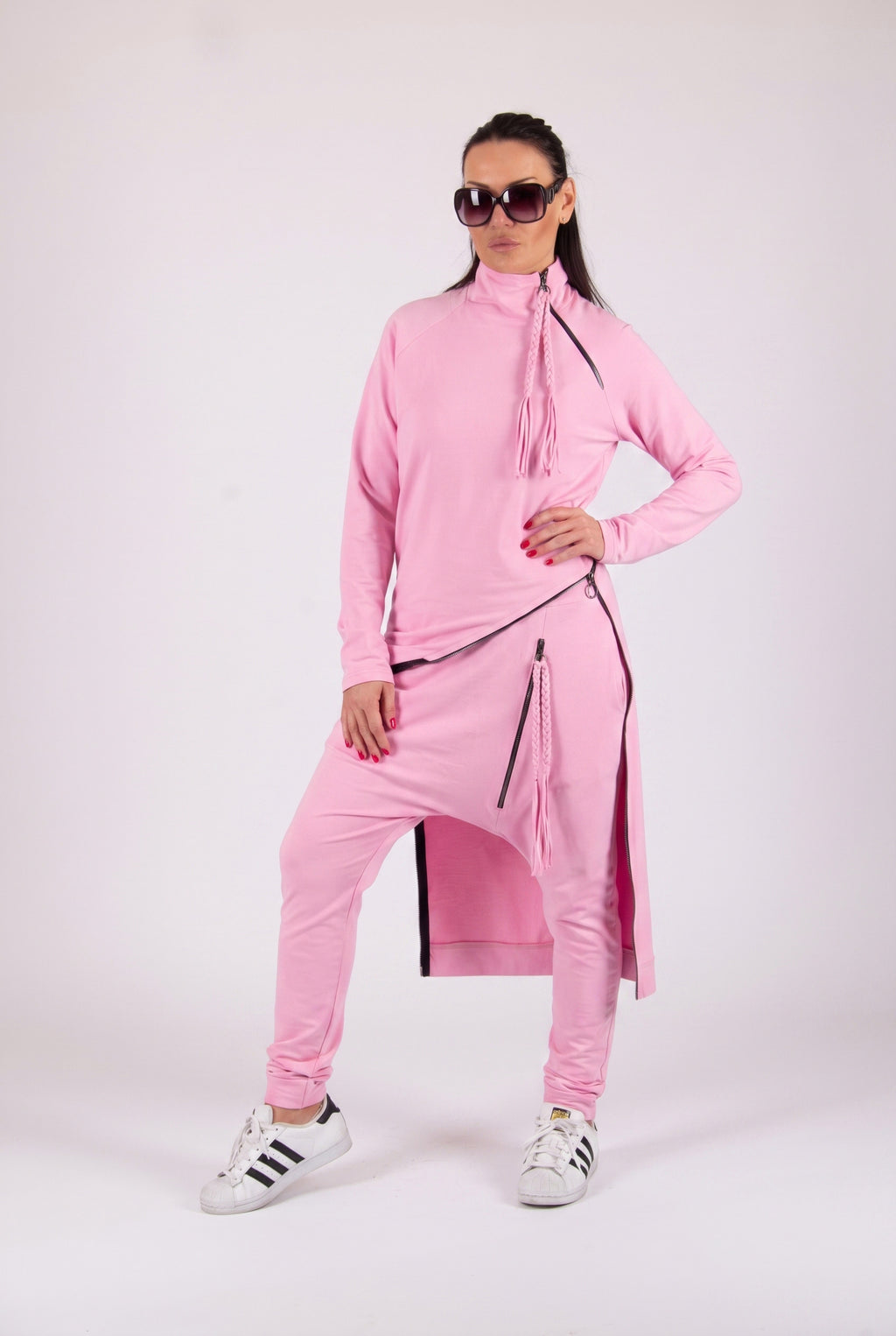 baby pink woman pants outfit
