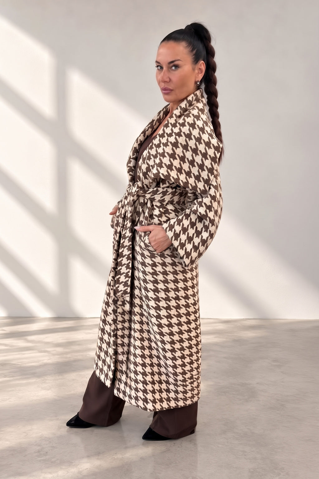 Brown houndstooth wool coat with shawl collar and waist belt - long silhouette, no lining, Ofelia | EUG Fashion #brown
