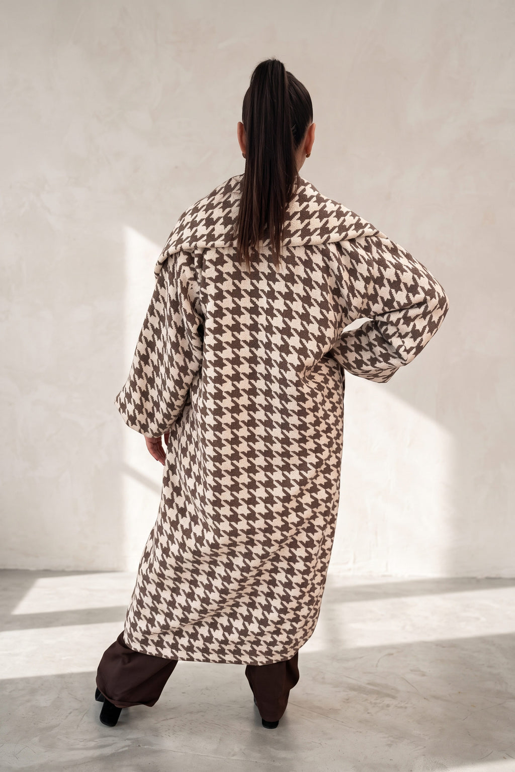 Brown houndstooth wool coat with shawl collar and waist belt - long silhouette, no lining, Ofelia | EUG Fashion #brown