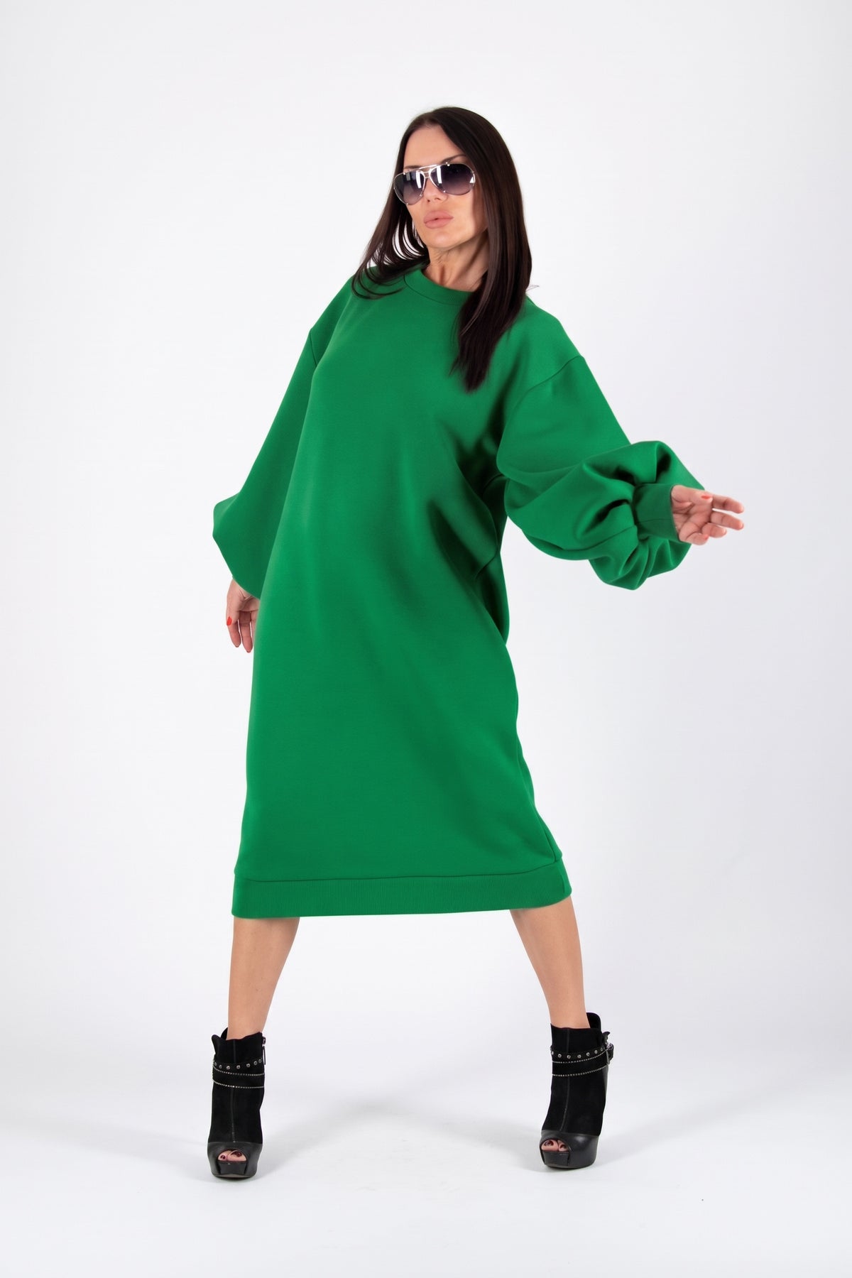 Green wadded cotton sweatshirt dress with bishop sleeves and side pockets - wide long silhouette, Karina | EUG Fashion #green
