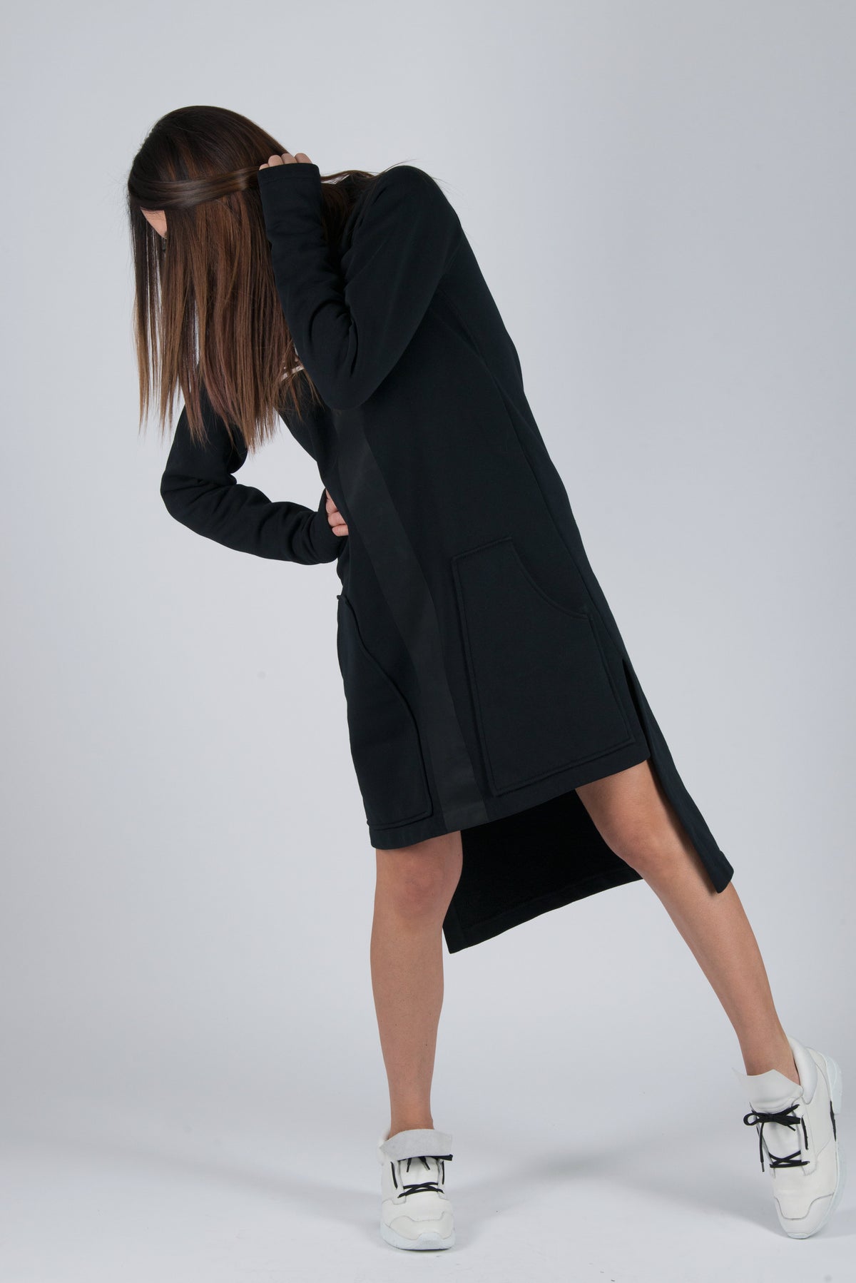 Black wadded cotton sweatshirt dress with Japanese script print and side pockets - casual sporty everyday style, Izabel | EUG Fashion #black
