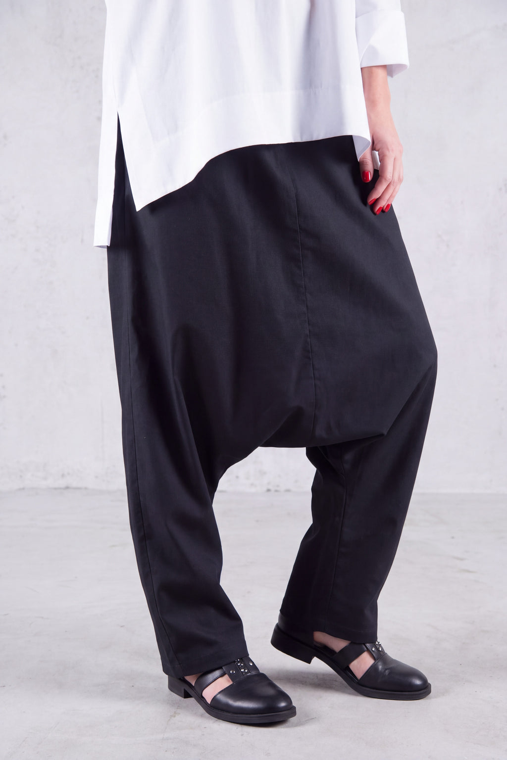 Black cotton drop-crotch pants Kony — EUG Fashion
