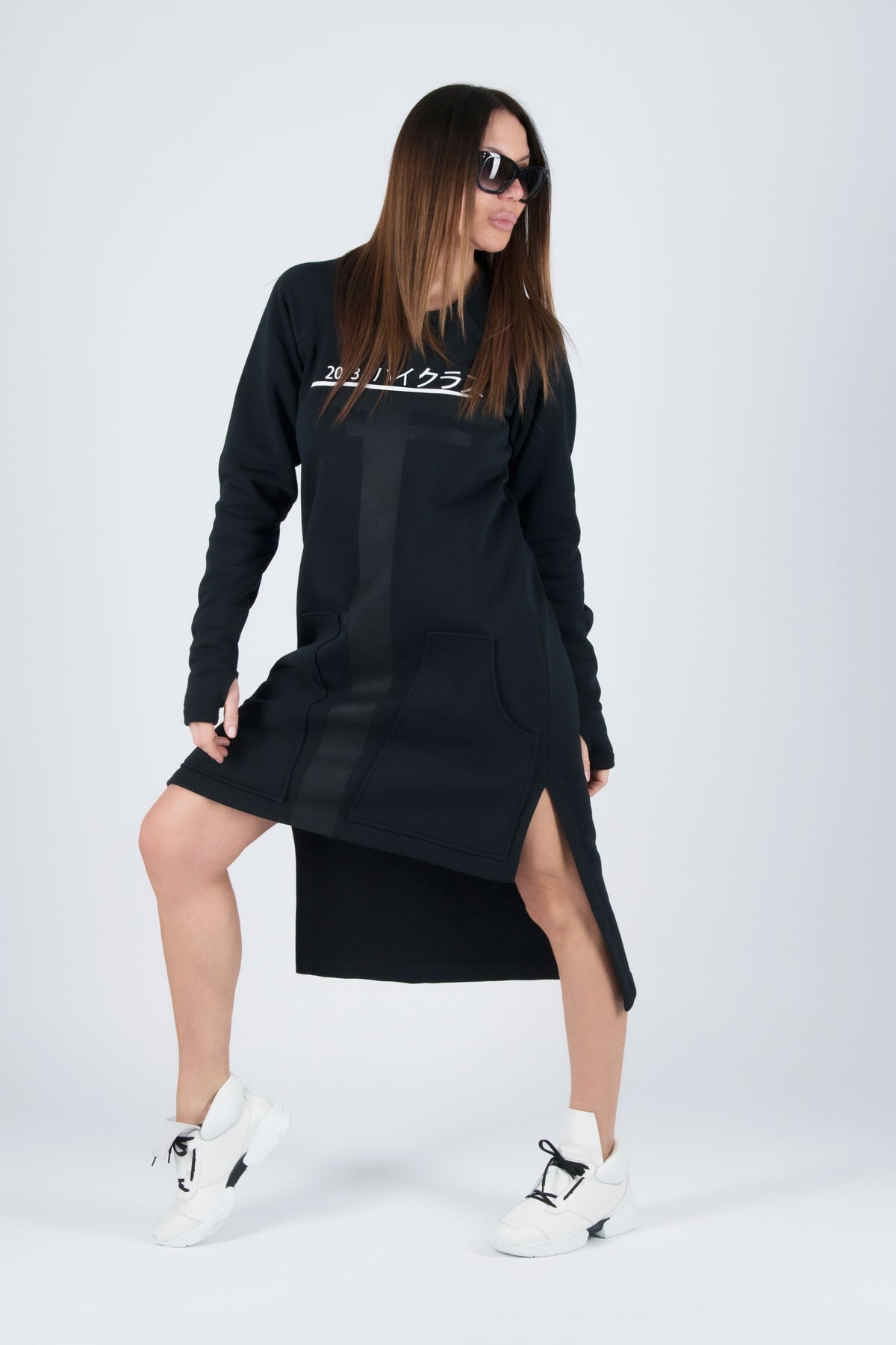 Black wadded cotton sweatshirt dress with Japanese script print and side pockets - casual sporty everyday style, Izabel | EUG Fashion #black