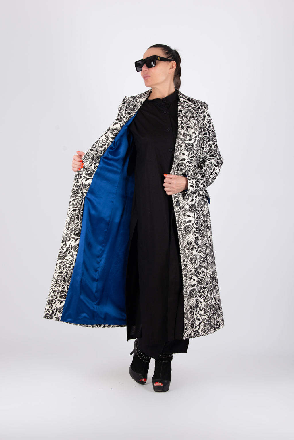 Off-white embroidered wool coat Astela with blue lining and notched lapel - EUG Fashion #off-white
