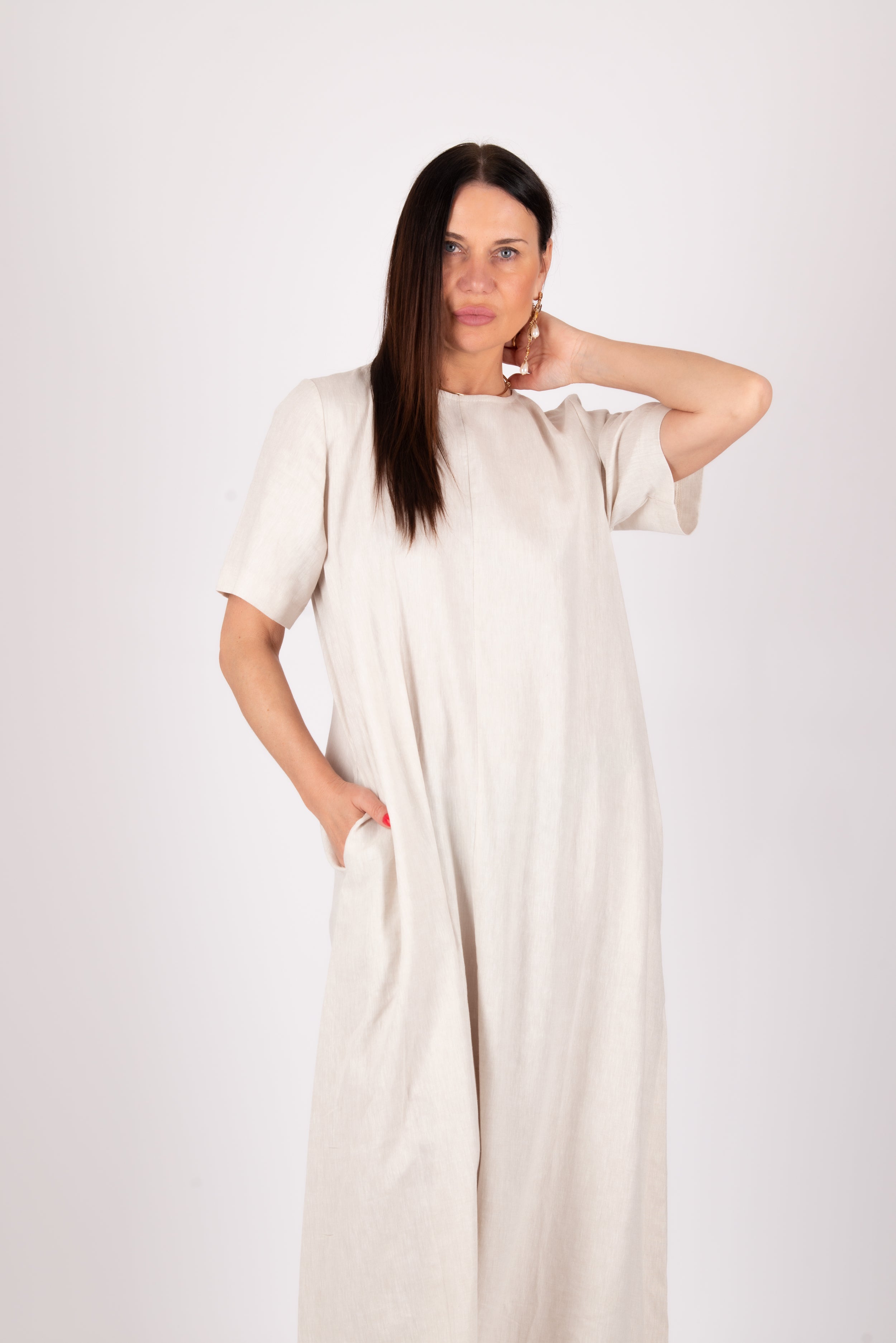 Woman wearing a linen jumpsuit