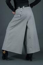 Black and white houndstooth wide-leg pants - front pleats, ankle length and back zip fastening, COLLIN | EUG Fashion #houndstooth