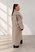Brown houndstooth wool coat with shawl collar and waist belt - long silhouette, no lining, Ofelia | EUG Fashion #brown

