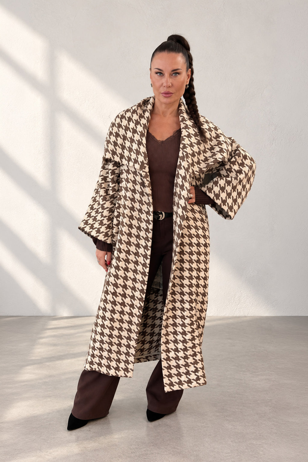 Brown houndstooth wool coat with shawl collar and waist belt - long silhouette, no lining, Ofelia | EUG Fashion #brown
