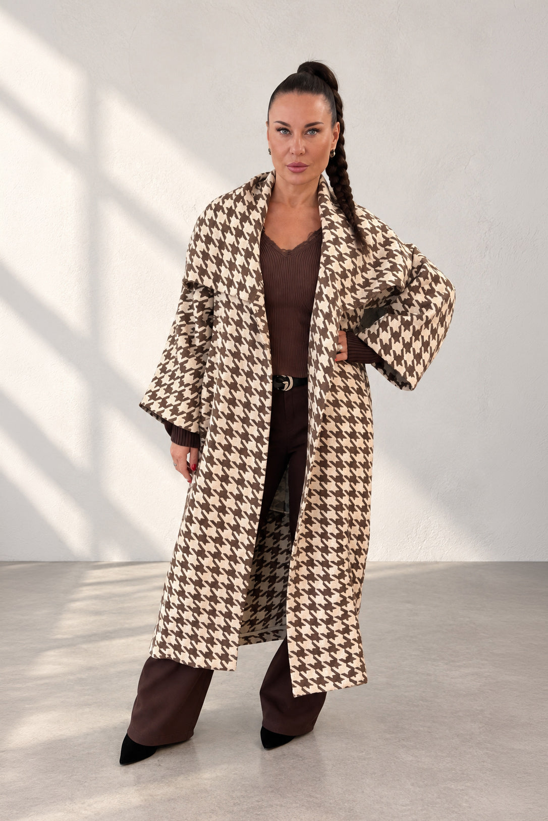 Brown houndstooth wool coat with shawl collar and waist belt - long silhouette, no lining, Ofelia | EUG Fashion #brown
