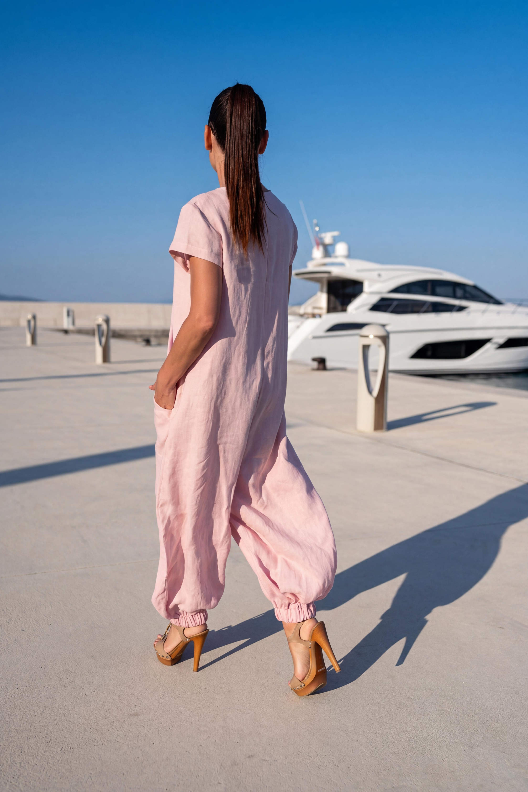 loose-fit-woman-linen-jumpsuit #baby-pink