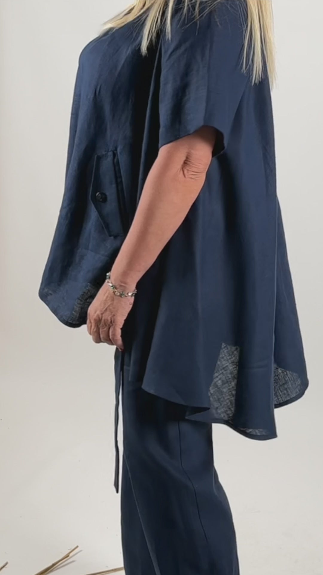Linen Top - Nikiti