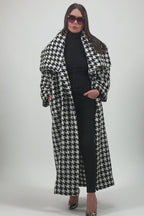 Black and white houndstooth winter coat Ofelia with belt - EUG Fashion #houndstooth
