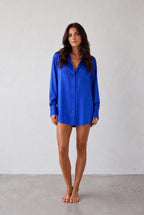 Woman wearing a blue satin loose fit shirt