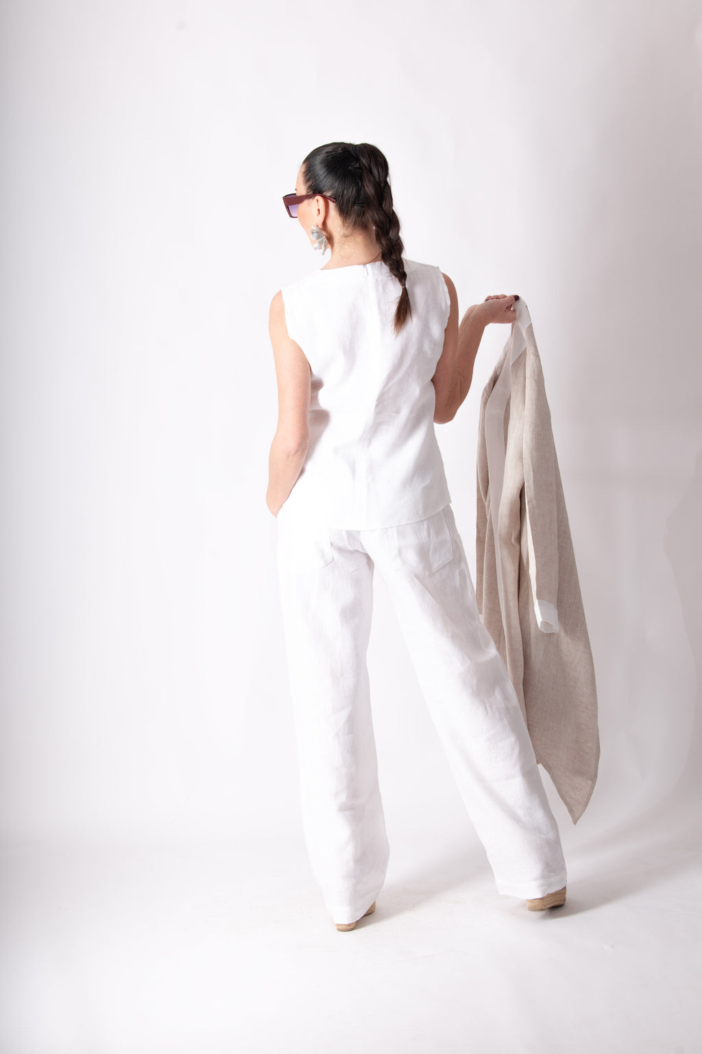 woman linen outfit #white