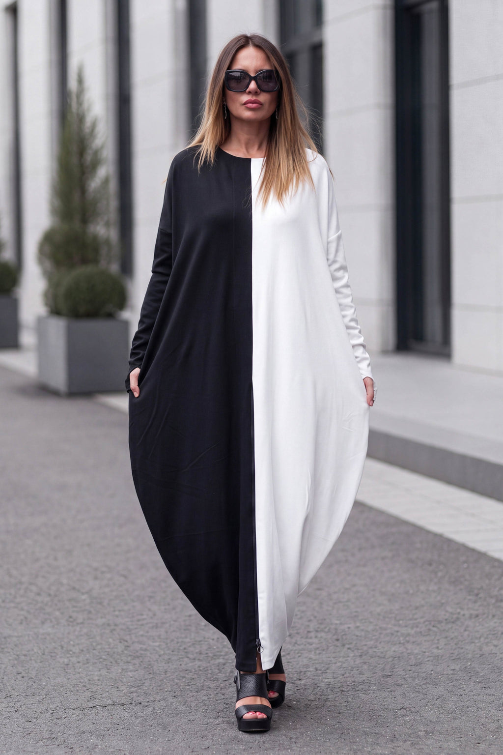 Black and white two-tone punto milano maxi dress Wendy - EUG Fashion 