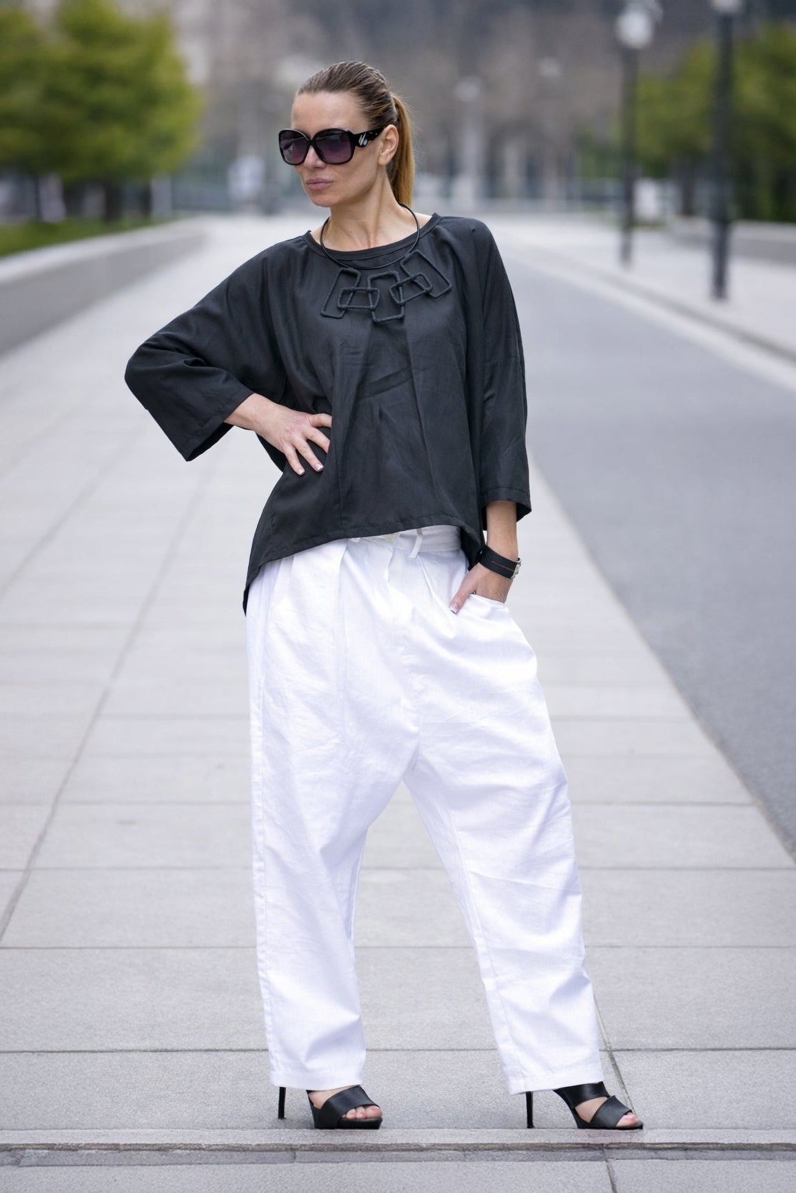 white-linen-pants-for-woman