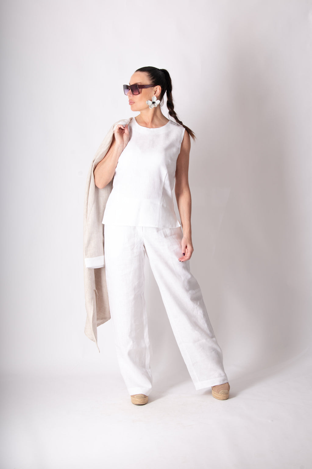 woman linen outfit #white