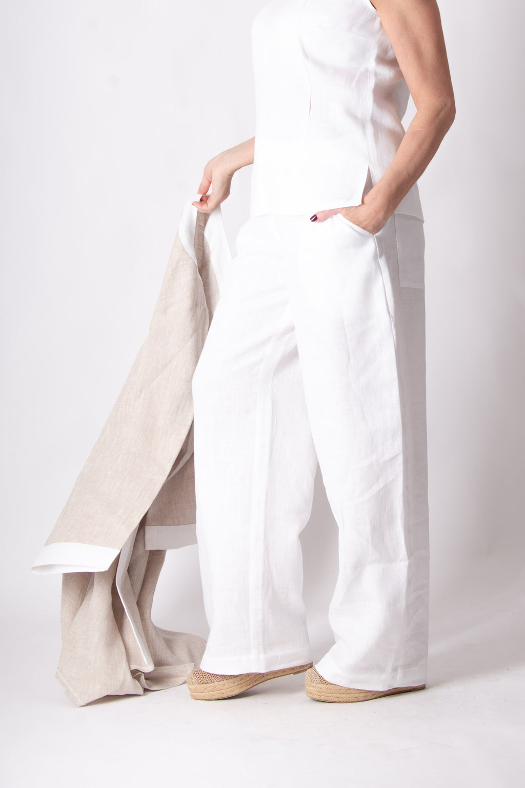 woman linen outfit #white
