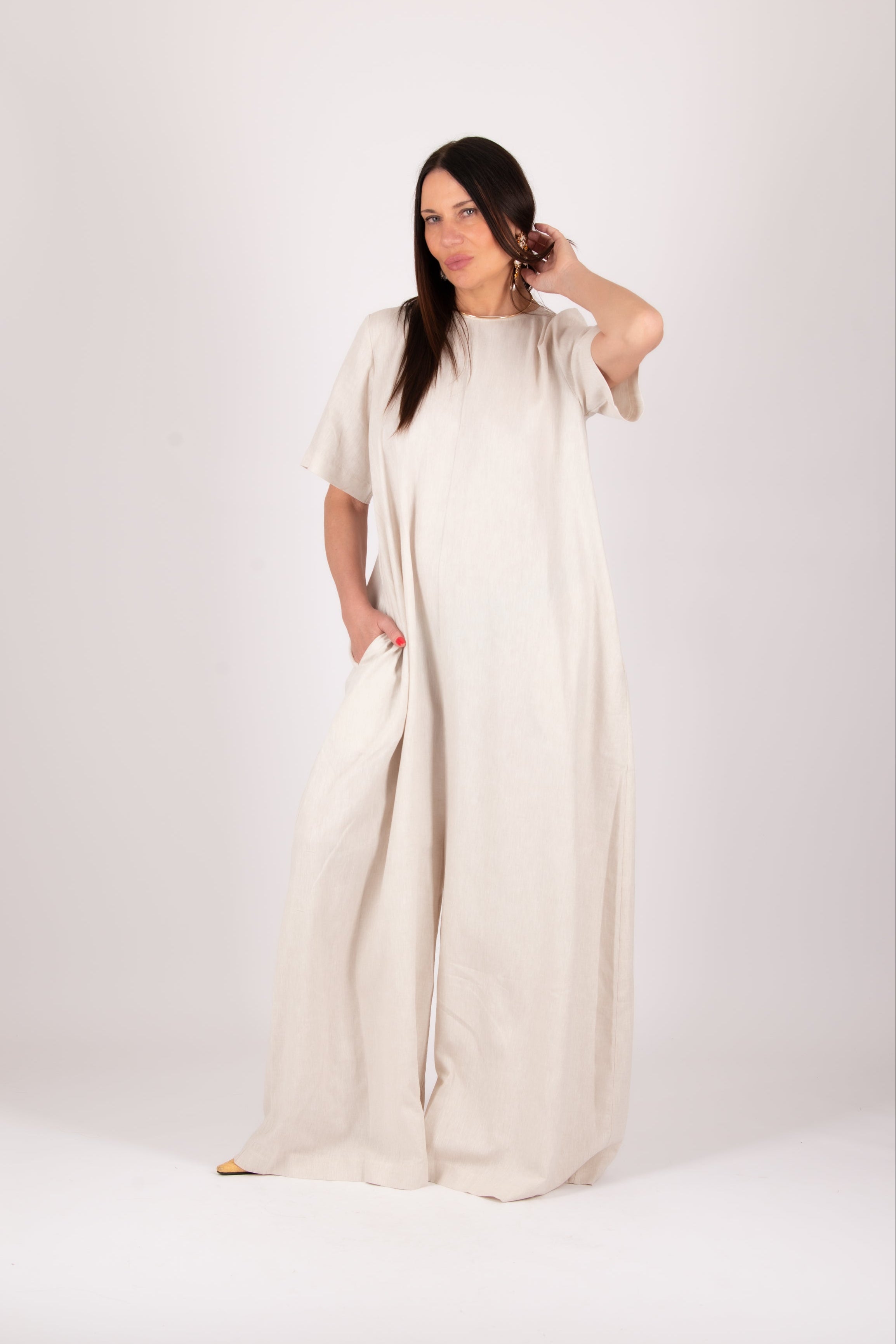 Woman wearing a long linen natural jumpsuit