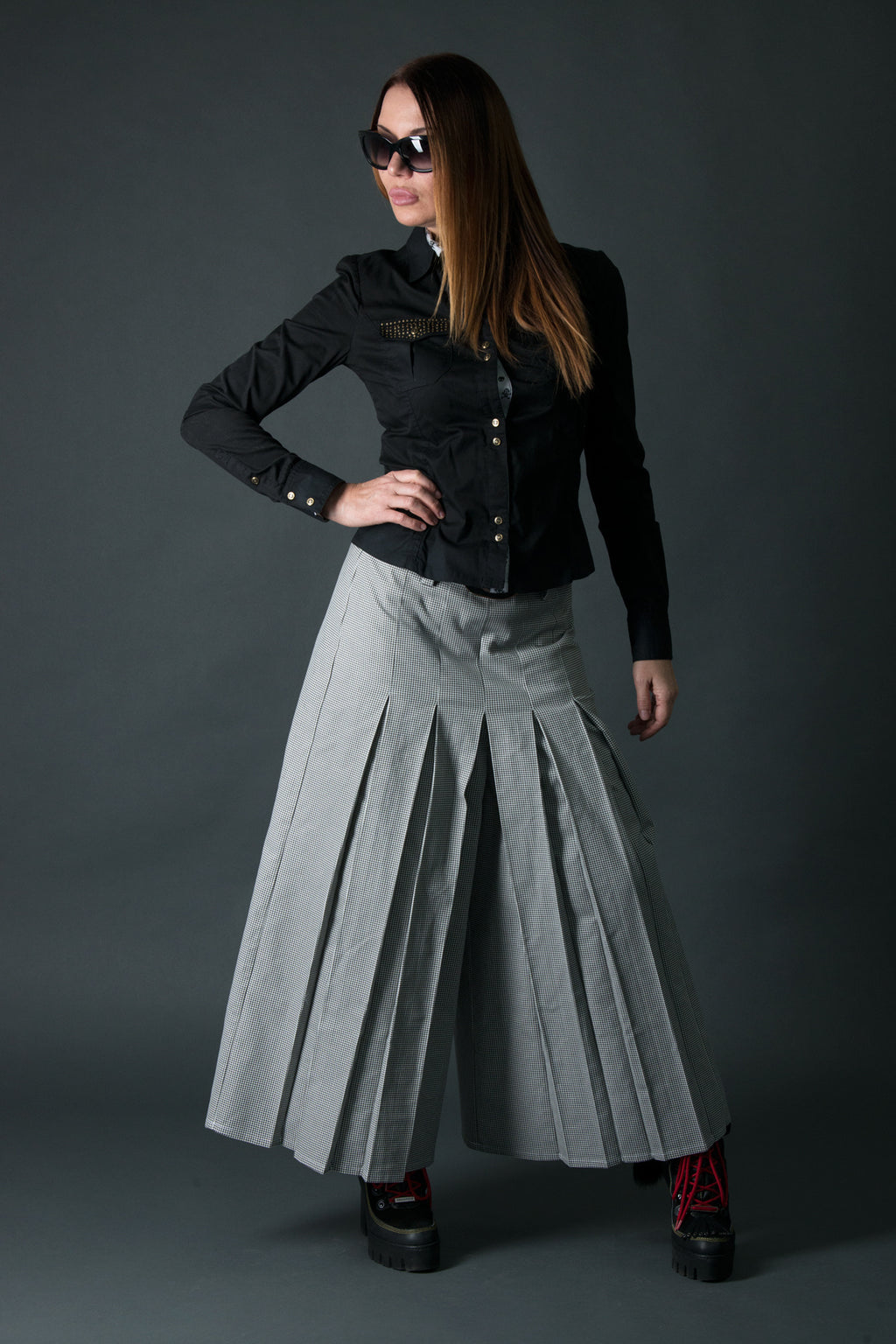 Black and white houndstooth wide-leg pants - front pleats, ankle length and back zip fastening, COLLIN | EUG Fashion #houndstooth