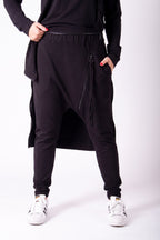 woman-black-harem-pants