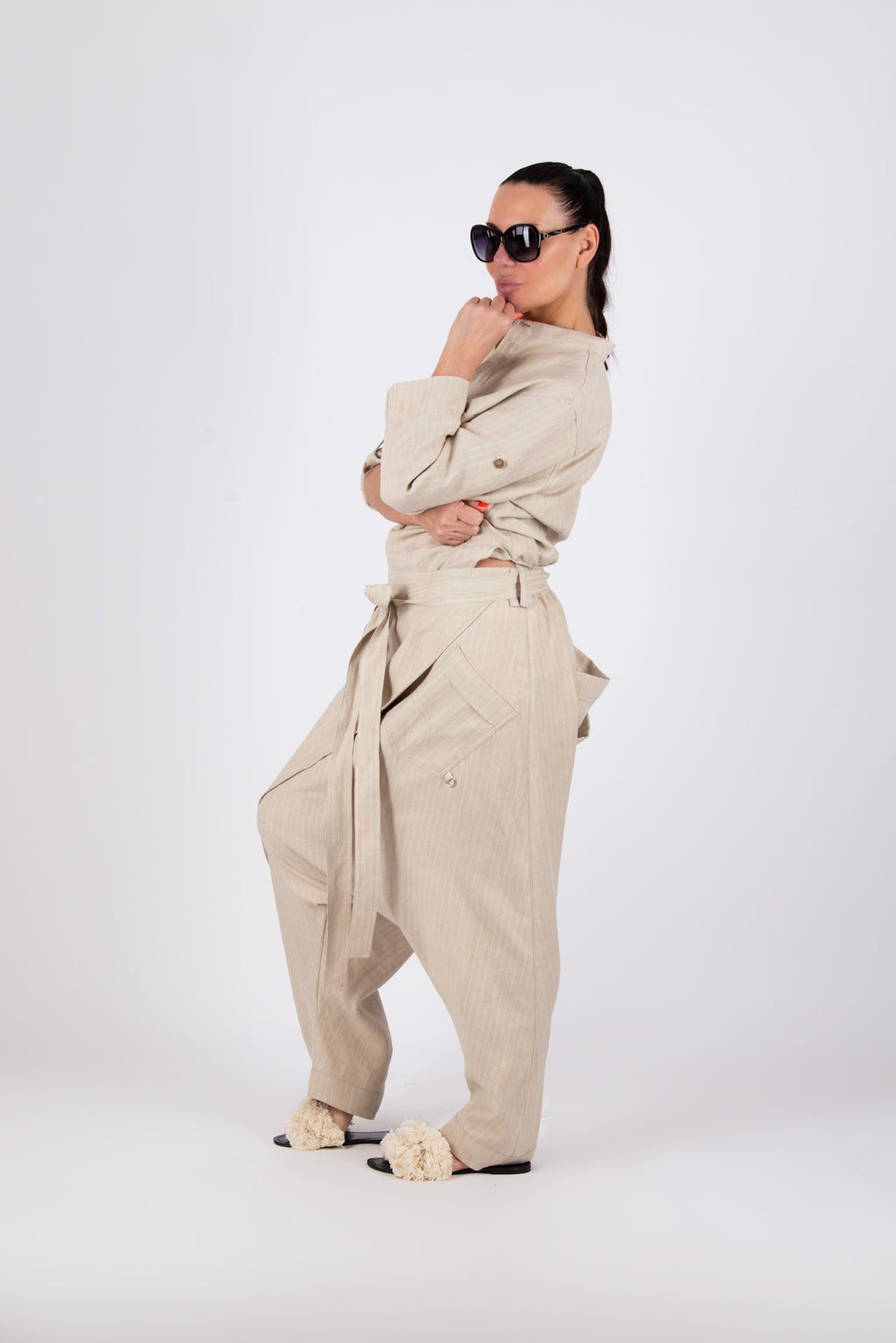 woman linen harem pants