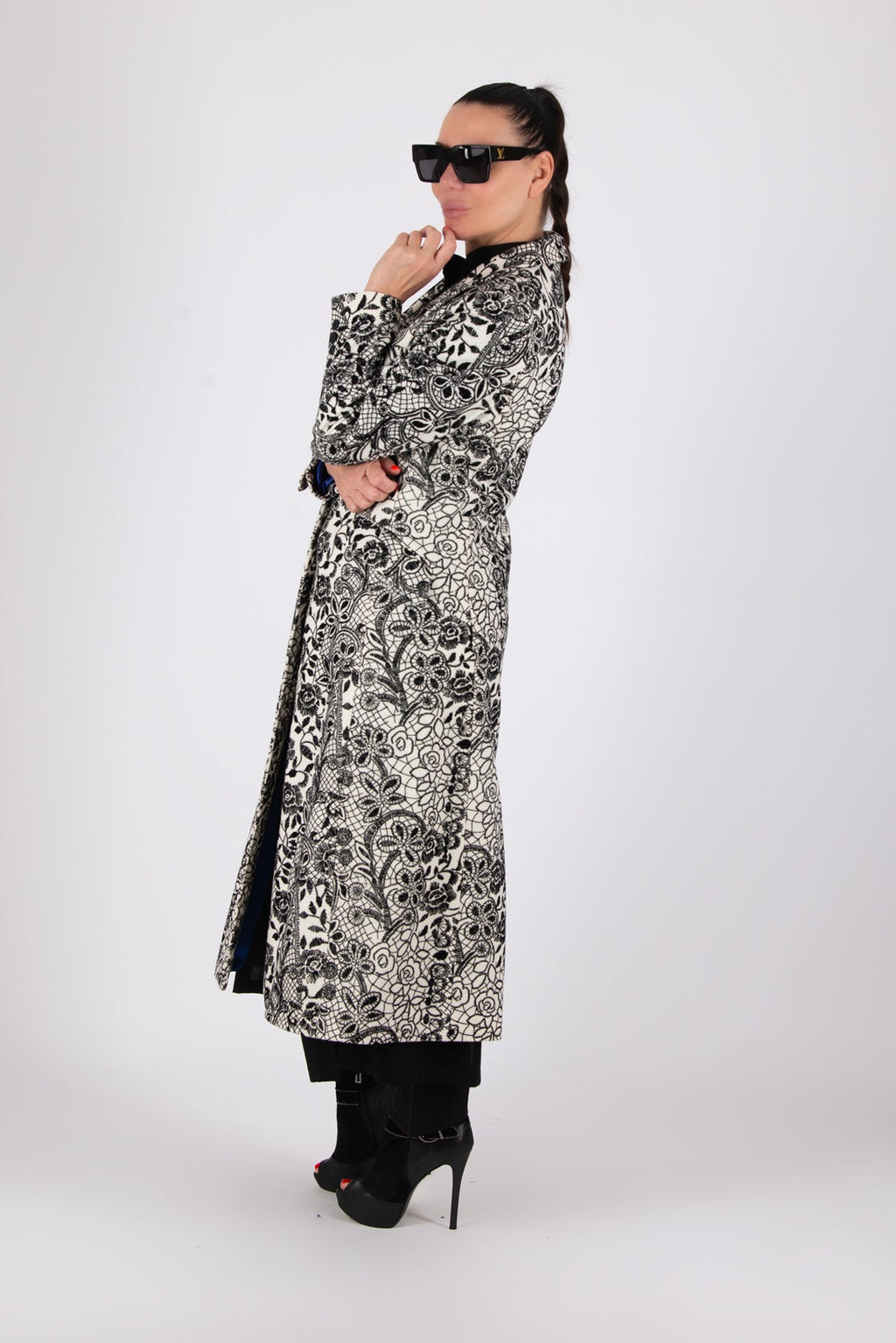 Off-white embroidered wool coat Astela with blue lining and notched lapel - EUG Fashion #off-white
